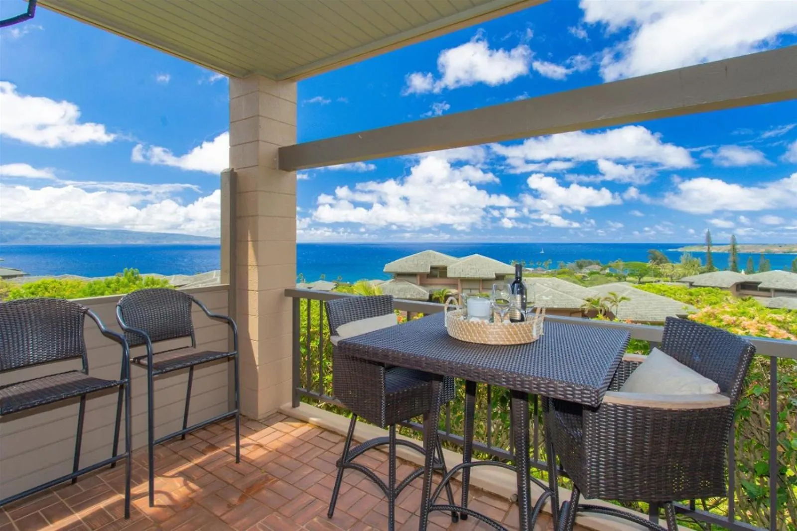 הקונטקטים של 1712 Kapalua Home